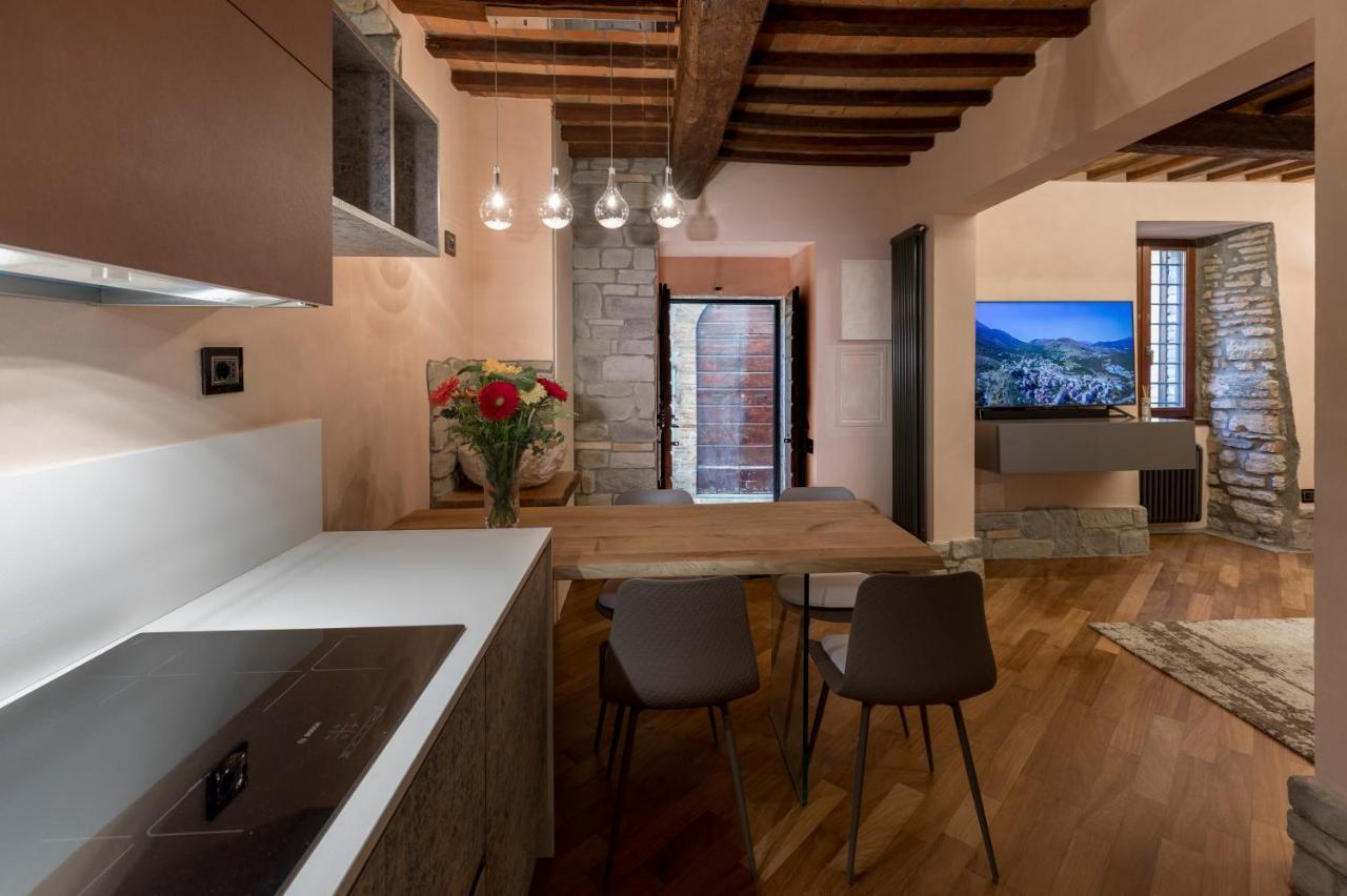 B&B Luxury Apartment Suite Gubbio 2 Camere E Divano Letto Ngoại thất bức ảnh